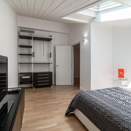 Апартаменты Attic 64 - The House Of Travelers Комо Экстерьер фото